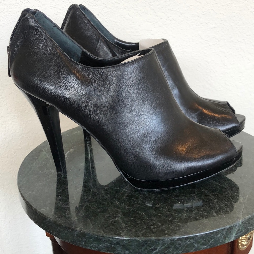 🌻9 west black leather shoe s9